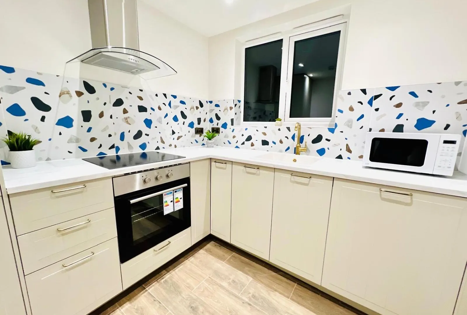 Guest house London Holly A Mini Studios Great Location For Tourist!!!