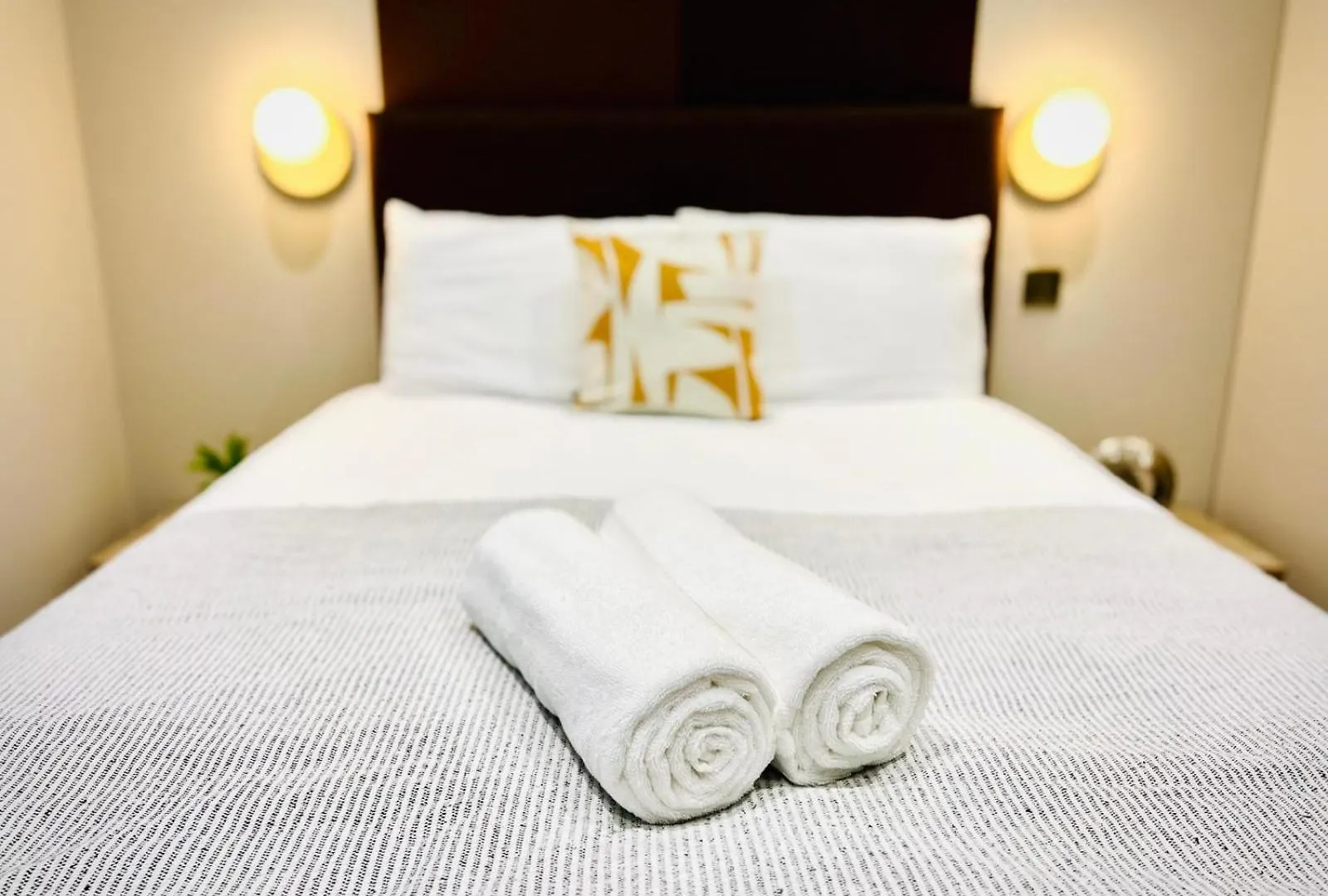 Guest house London Holly A Mini Studios Great Location For Tourist!!!